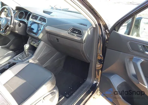 2018 Volkswagen Tiguan 2.0T Se/2.0T Sel z USA, uszkodzony, nr VIN 3VV2B7AX5JM133781